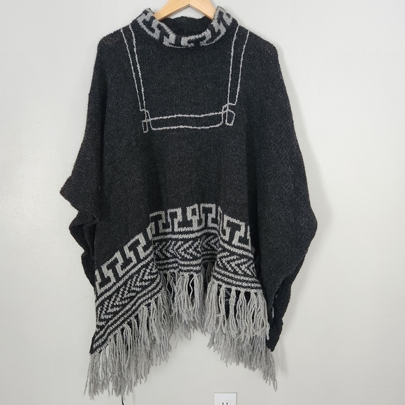 peruvian trading co Jackets & Blazers - Peruvian Trading Co. Poncho Women's One Size Gray Alpaca Wool Aztec Fringe